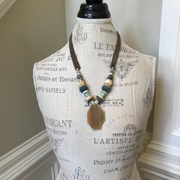 Twine & Twig Medallion Tribal Beaded Necklace Womens Brown Suede Strap Pendant - Picture 7 of 11